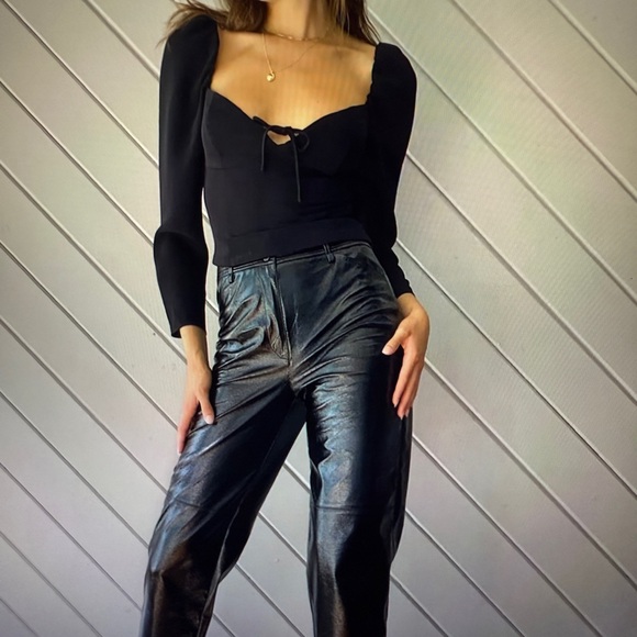 Wilfred Novella blouse in black from Aritzia - Picture 1 of 6